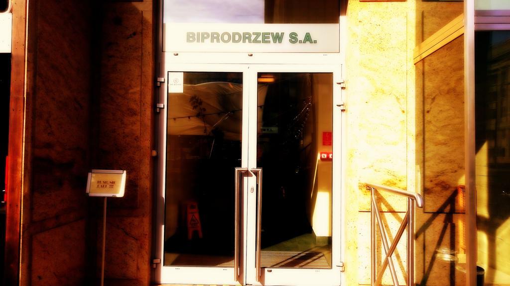Wdj Hostel Варшава Екстериор снимка